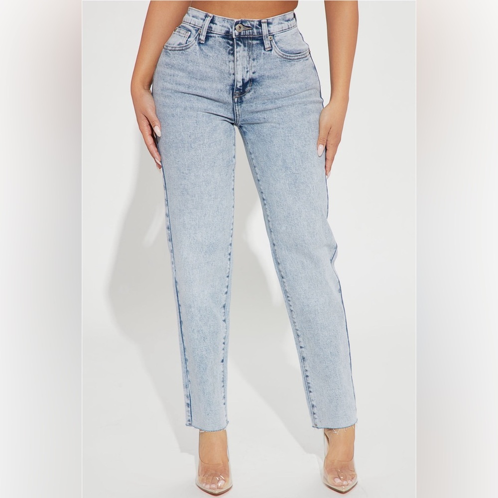Fashion Nova- Boyfriend Jeans - Light Wash, CB110